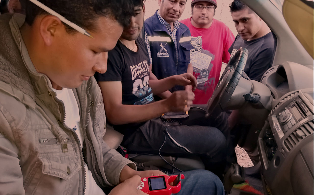 Aprendiendo en grupo en Autotronix